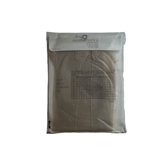 1970s NOS Leglites By Hanes Agilon Mesh Nylon Travel Buff Sheer Pantyhose Sz M - Picture 2 of 3